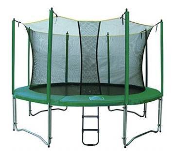 Батут Tramp Fun Tramp 12' (комплект) Батут для улицы Fun Tramp 12' диаметром 3,7 метра с защитной сетью-ограждением и лестницей.
Высокопрочные, круглые батуты для спорта, фитнесса и активного отдыха - идельный тренажер для всех.
Рама батутов произведена из 1,5 мм стали гальванизированной с двух сторон.
В соединении рамы использована запатентованная &laquo;Т&raquo; секция, что делает батуты этой серии долговечными и удобными в эксплуатации.
Пружины длиной 18 см из 3,0 мм проволоки.
Количество пружин 72.
Максимальный вес пользователя: 120 кг.
